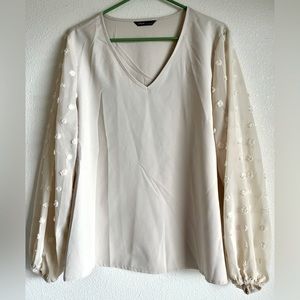 Lightweight, long sleeve women’s blouse. Size L